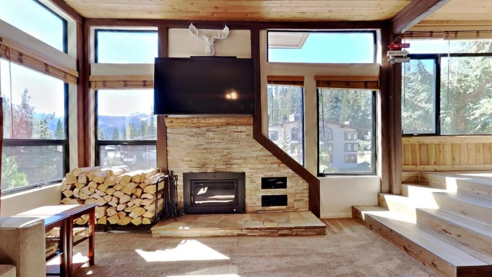 Spacious 2 Bedroom Condo Great For Friends and Families! Ski Cross Country, Stargazing! Unit 515 at 1849 Apartment in Mammoth Lakes
