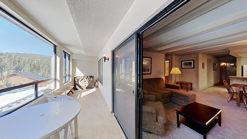 Beautiful 2 BR Condo with Mountain View! Apartment in Mammoth Lakes