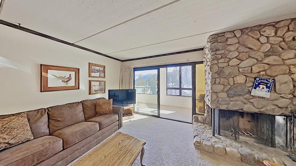 Comfortable Cozy 2 Bedroom Condo with Loft! Apartment in Mammoth Lakes