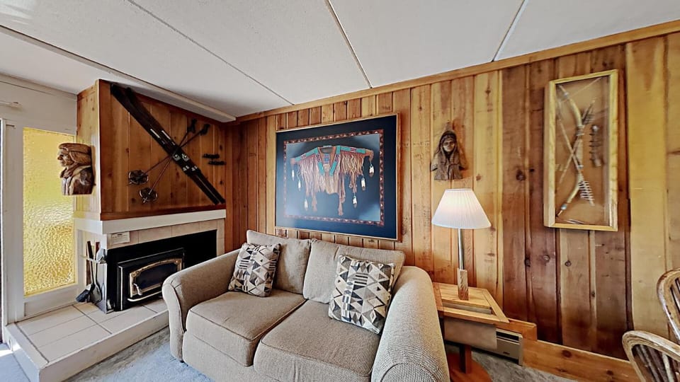 Great 2 Bedroom Condo with Amazing Views! Access to 3 Hot Tubs and Pool! Unit 307 at 1849 Apartment in Mammoth Lakes