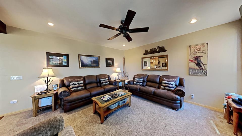 Spacious 2 Bedroom Condo Great For Friends and Families! Free Village Gondola Ride! Unit 532 at 1849 Apartment in Mammoth Lakes