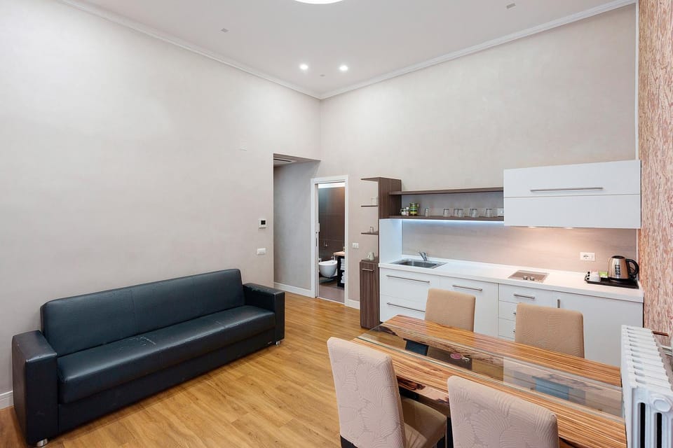 Kitchen or kitchenette, Living room, Seating area, Dining area, stove