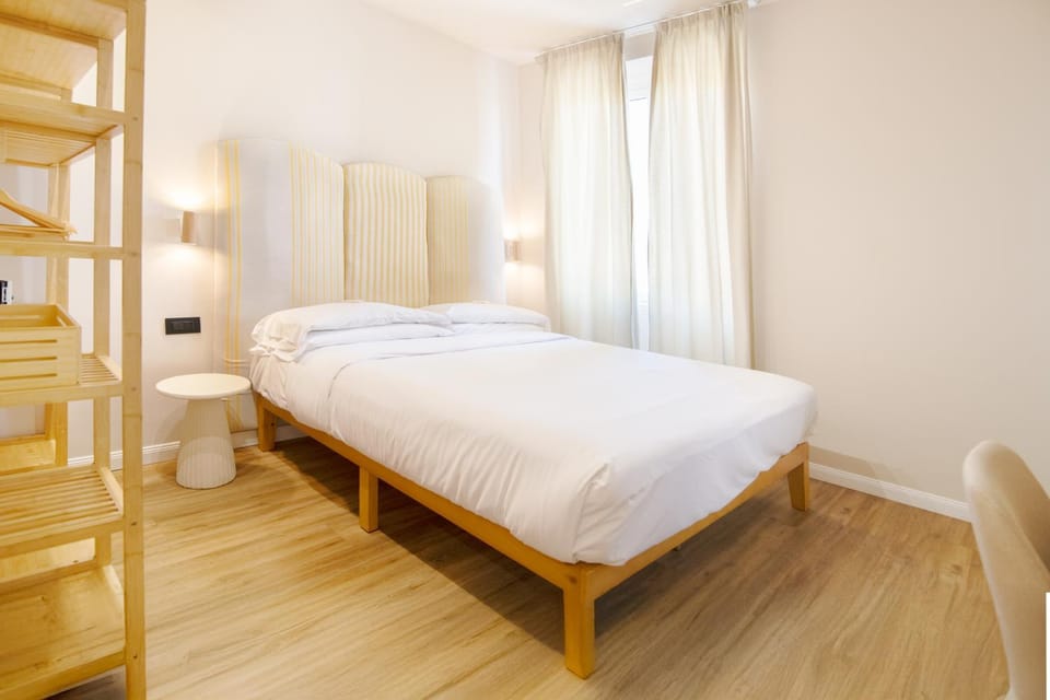 Bed, Photo of the whole room