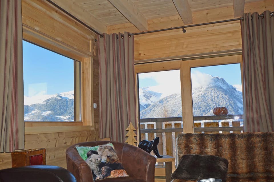 Balcony/Terrace, Living room, Mountain view, Mountain view
