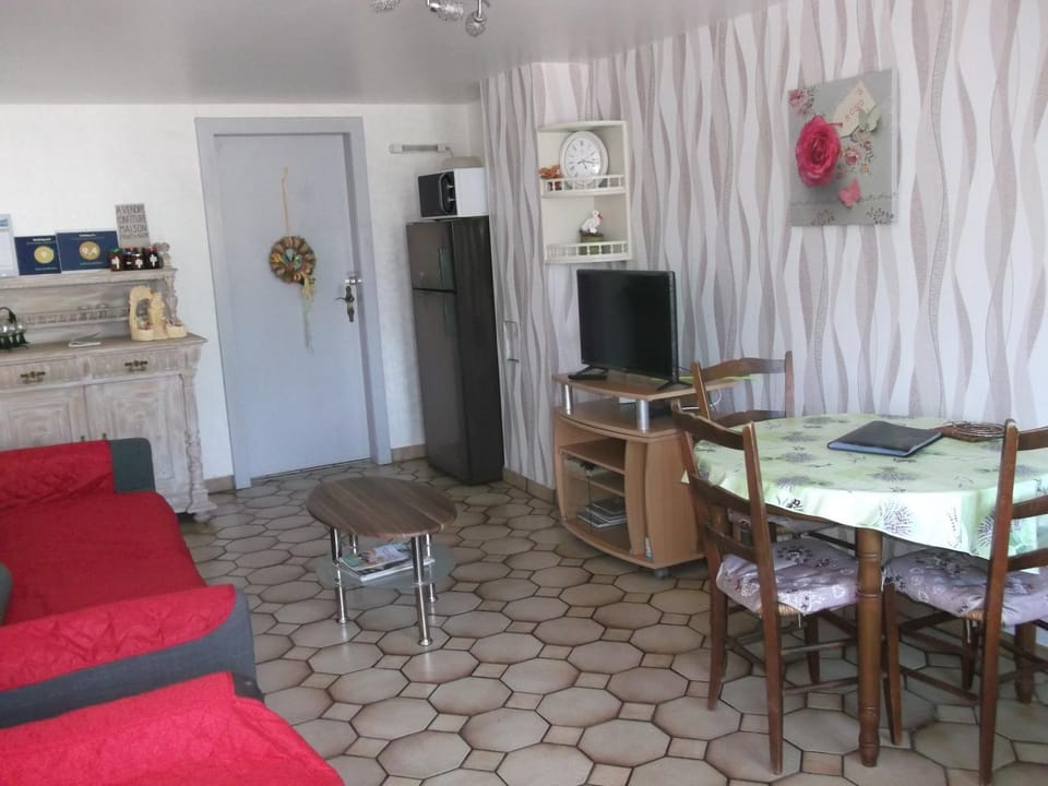 Communal lounge/ TV room, Dining area