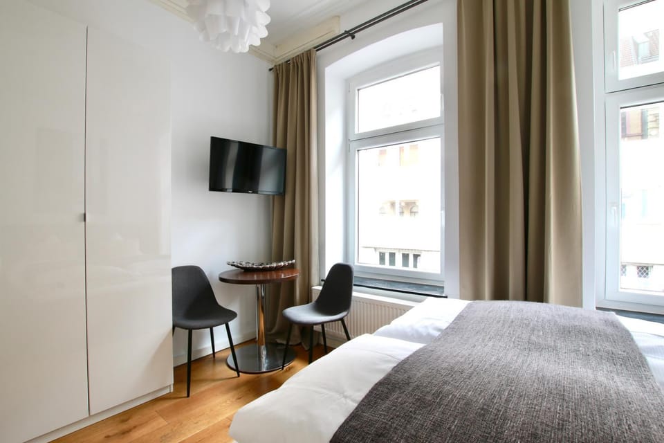 TV and multimedia, Dining area, Bedroom
