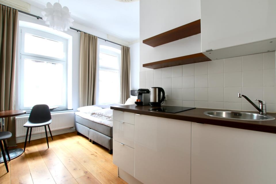 Kitchen or kitchenette, Bedroom