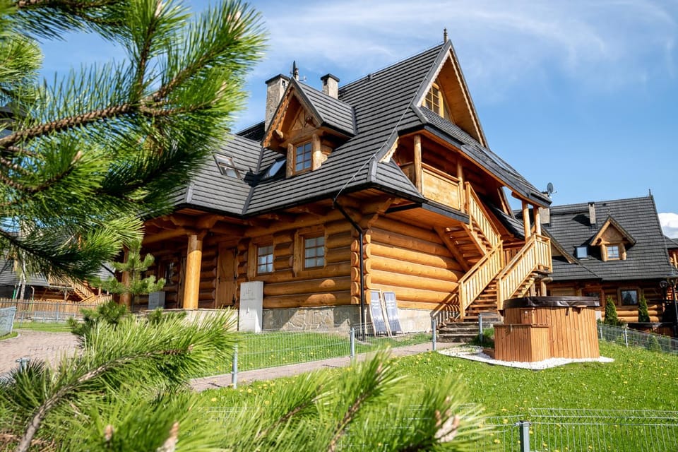 Property building, Hot Tub
