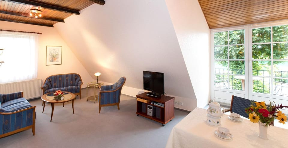 Balcony/Terrace, Living room, Seating area, Dining area