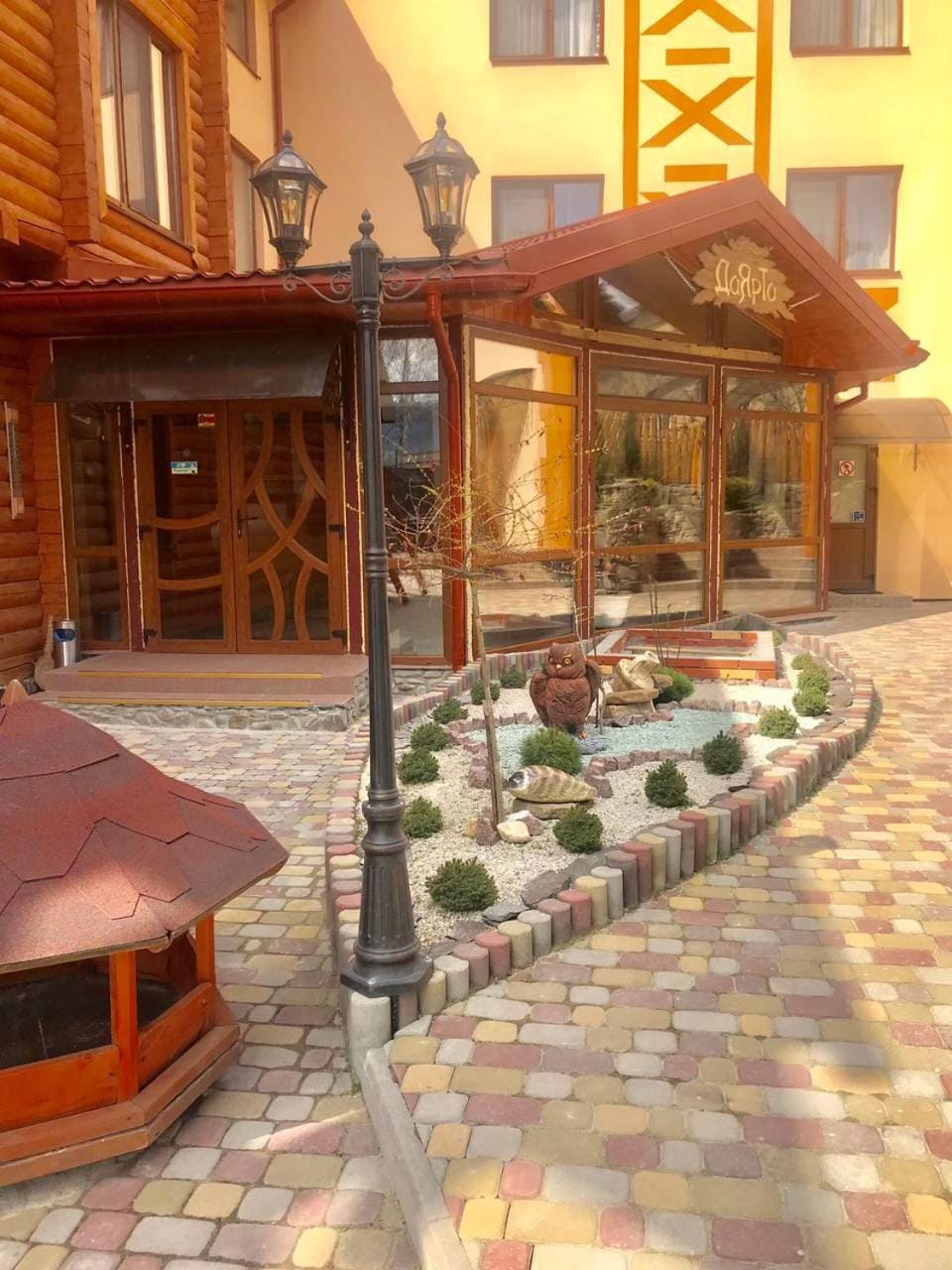 Facade/entrance