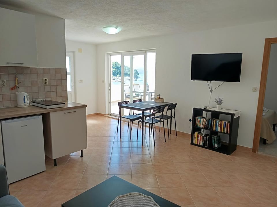 TV and multimedia, Kitchen or kitchenette, Dining area