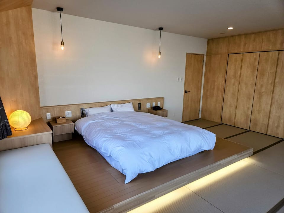 Photo of the whole room, Bedroom