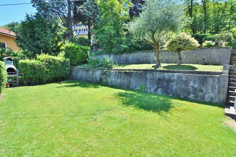 Lake View Garda Villa Salò Gulf Villa in Salo