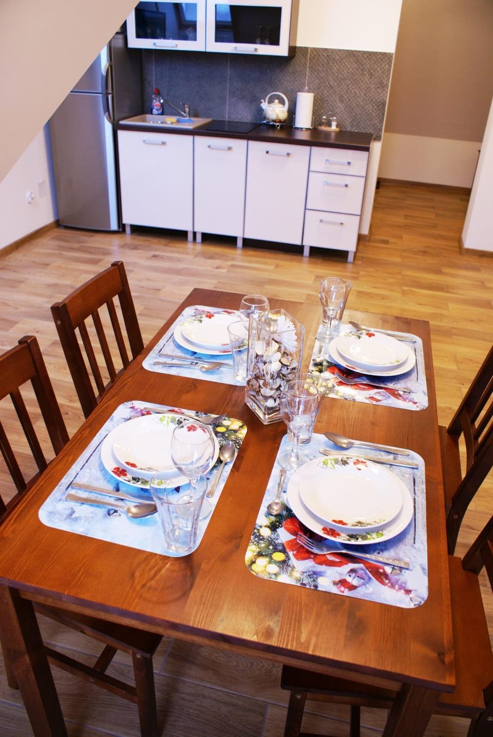 Kitchen or kitchenette, Dining area
