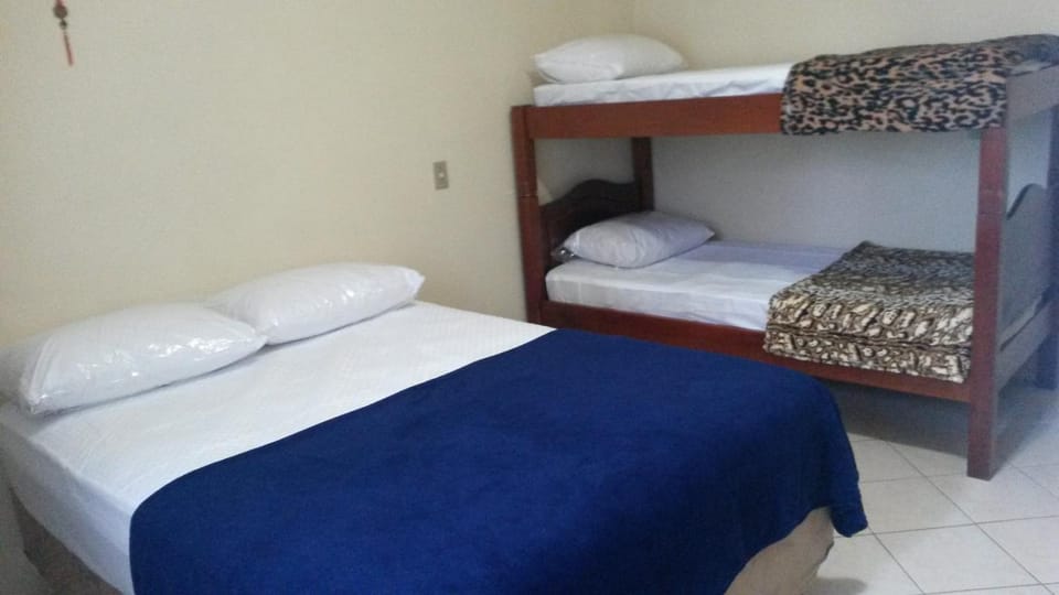 Bed, Photo of the whole room, bunk bed