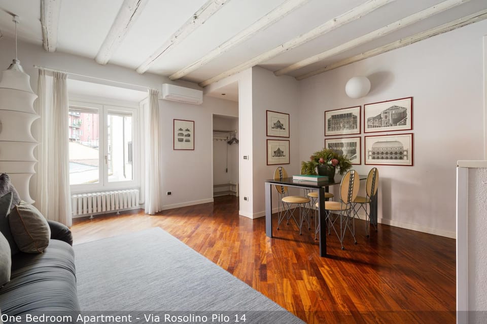 Bed, Living room, Photo of the whole room, Seating area, Bedroom, internet