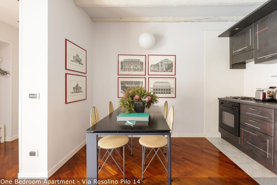 Kitchen or kitchenette, Dining area, stove