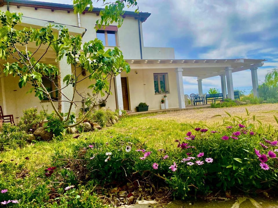 Alma Bed & Breakfast 15 minuti da Bosa e comodo parcheggio Bed and Breakfast in Sardinia