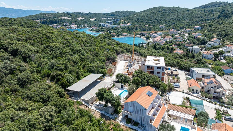 Neighbourhood, Natural landscape, Location