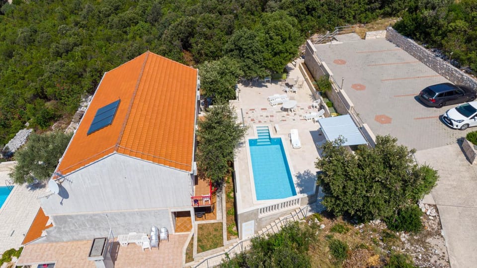 Bird's eye view, Swimming pool