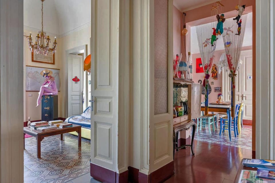 Living room, Seating area, Breakfast