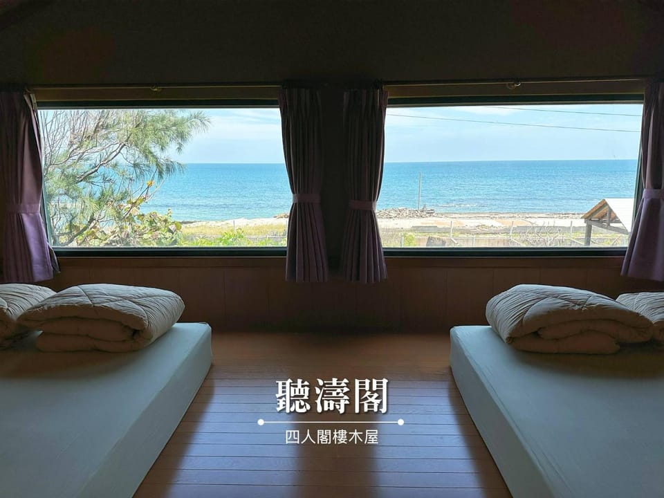 Bed, Natural landscape, Photo of the whole room, Bedroom, Sea view