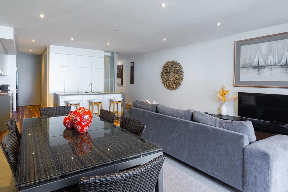 TV and multimedia, Living room, Dining area