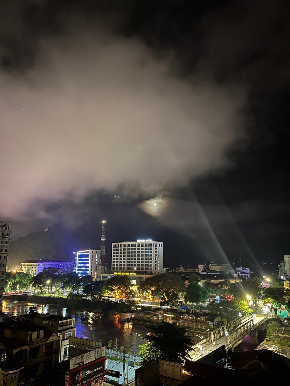 Night, Bird's eye view