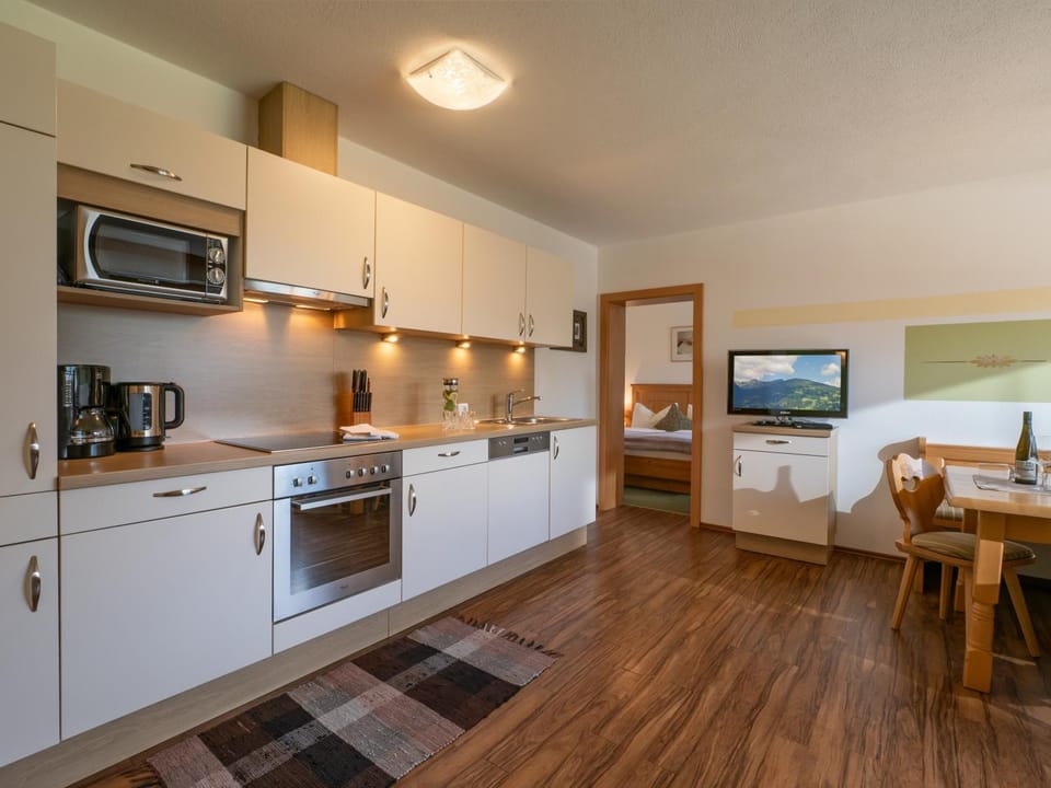 TV and multimedia, Coffee/tea facilities, Kitchen or kitchenette, Dining area, minibar, pet friendly, stove, toaster, kitchen