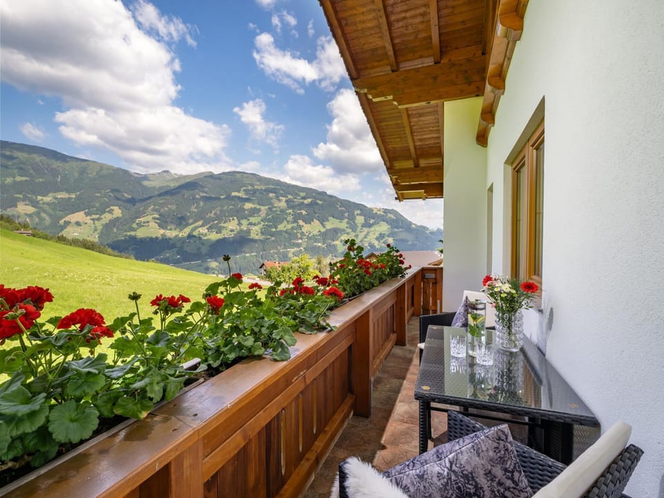 Natural landscape, View (from property/room), Balcony/Terrace, Seating area, Mountain view