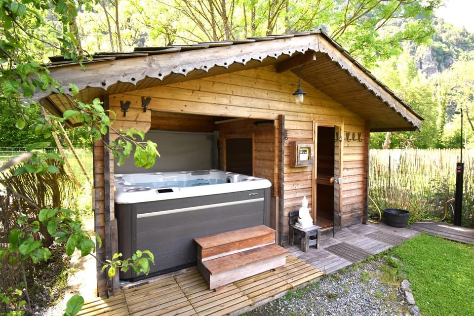 Garden, Hot Tub, Sauna, Spa and wellness centre/facilities