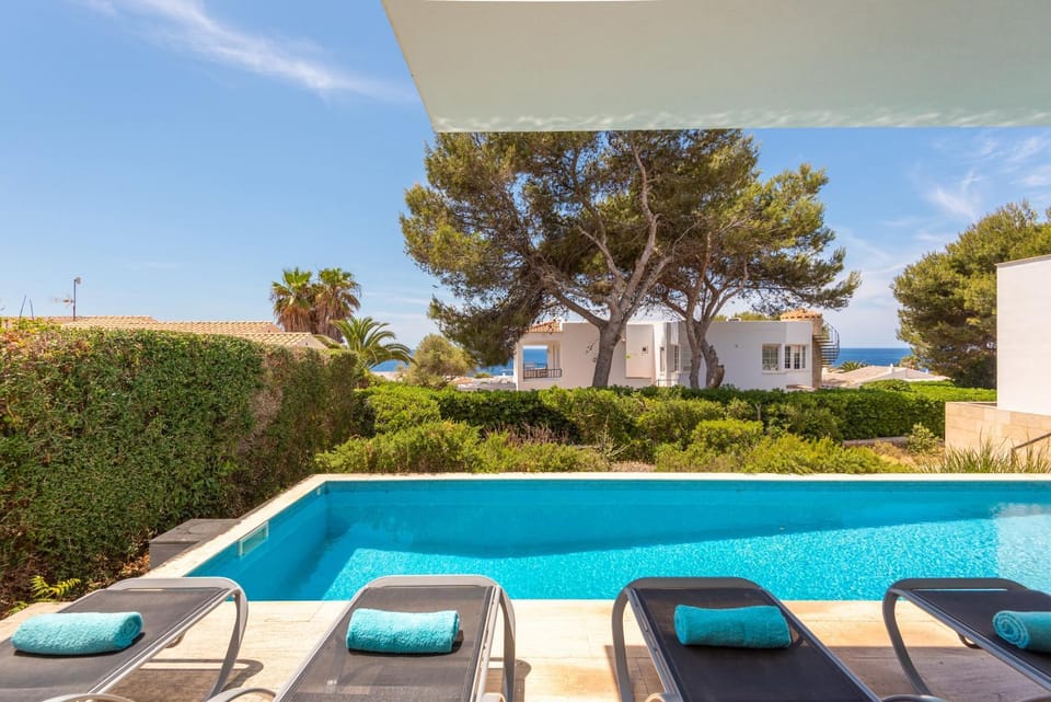 Property building, Swimming pool, Swimming pool