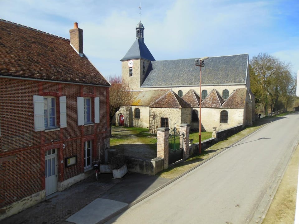 Property building, Day, Landmark view, Street view