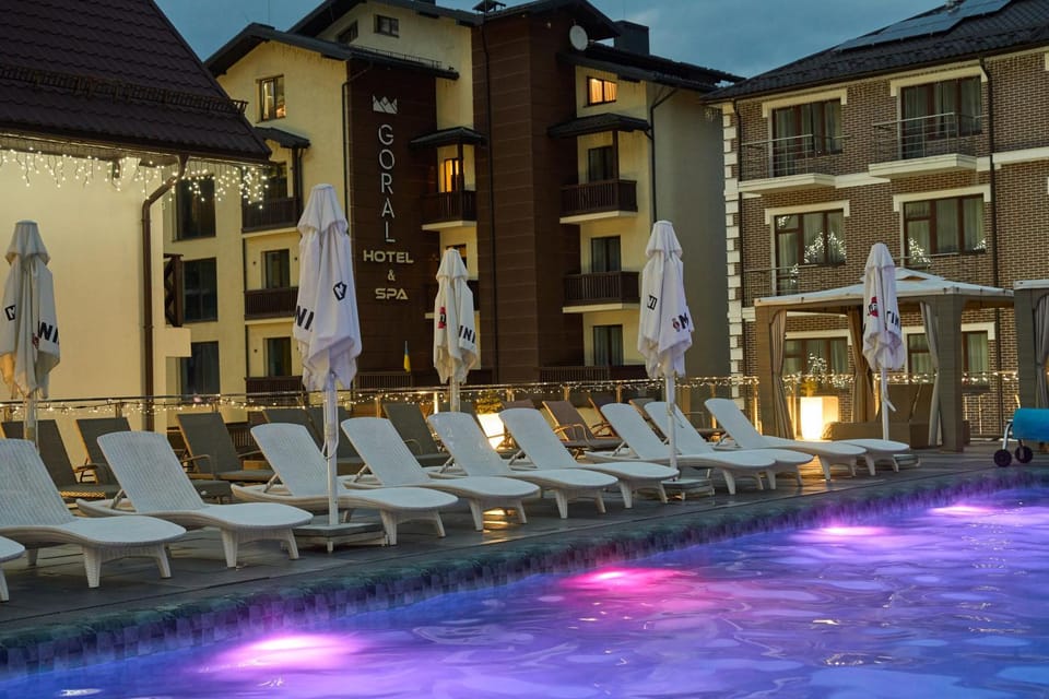 Property building, Night, Pool view, Swimming pool, sunbed