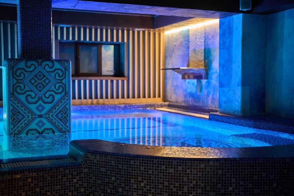 Hot Tub, Swimming pool
