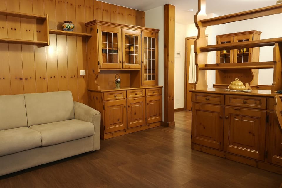 Natural landscape, TV and multimedia, Living room