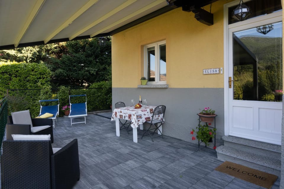 Patio, Facade/entrance