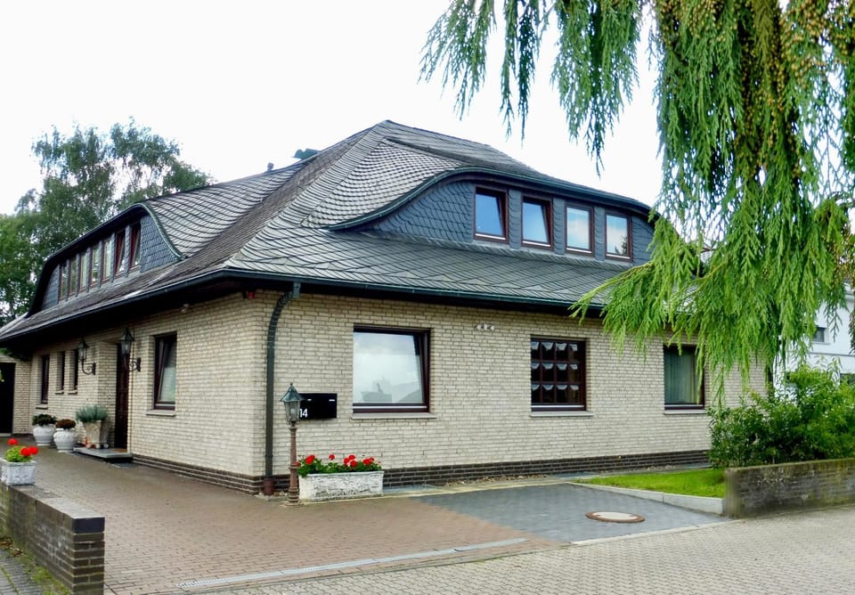 Property building, Facade/entrance