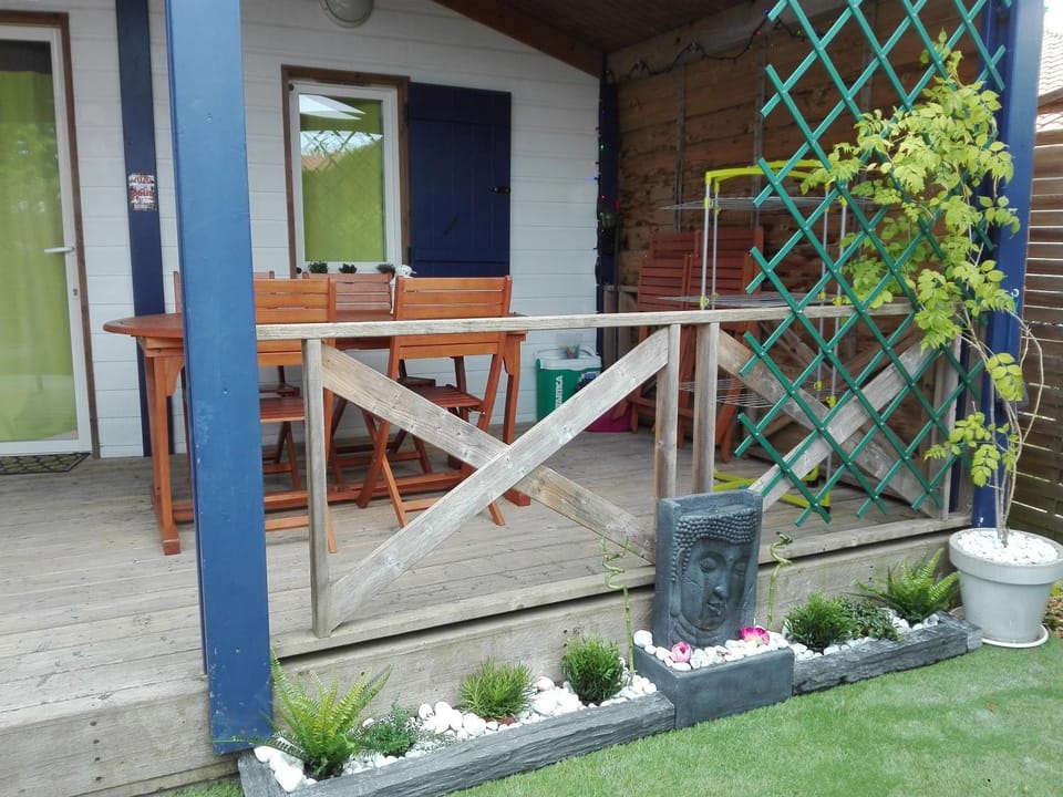 Patio, Facade/entrance, Garden, Balcony/Terrace