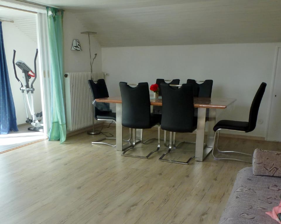 Photo of the whole room, Dining area