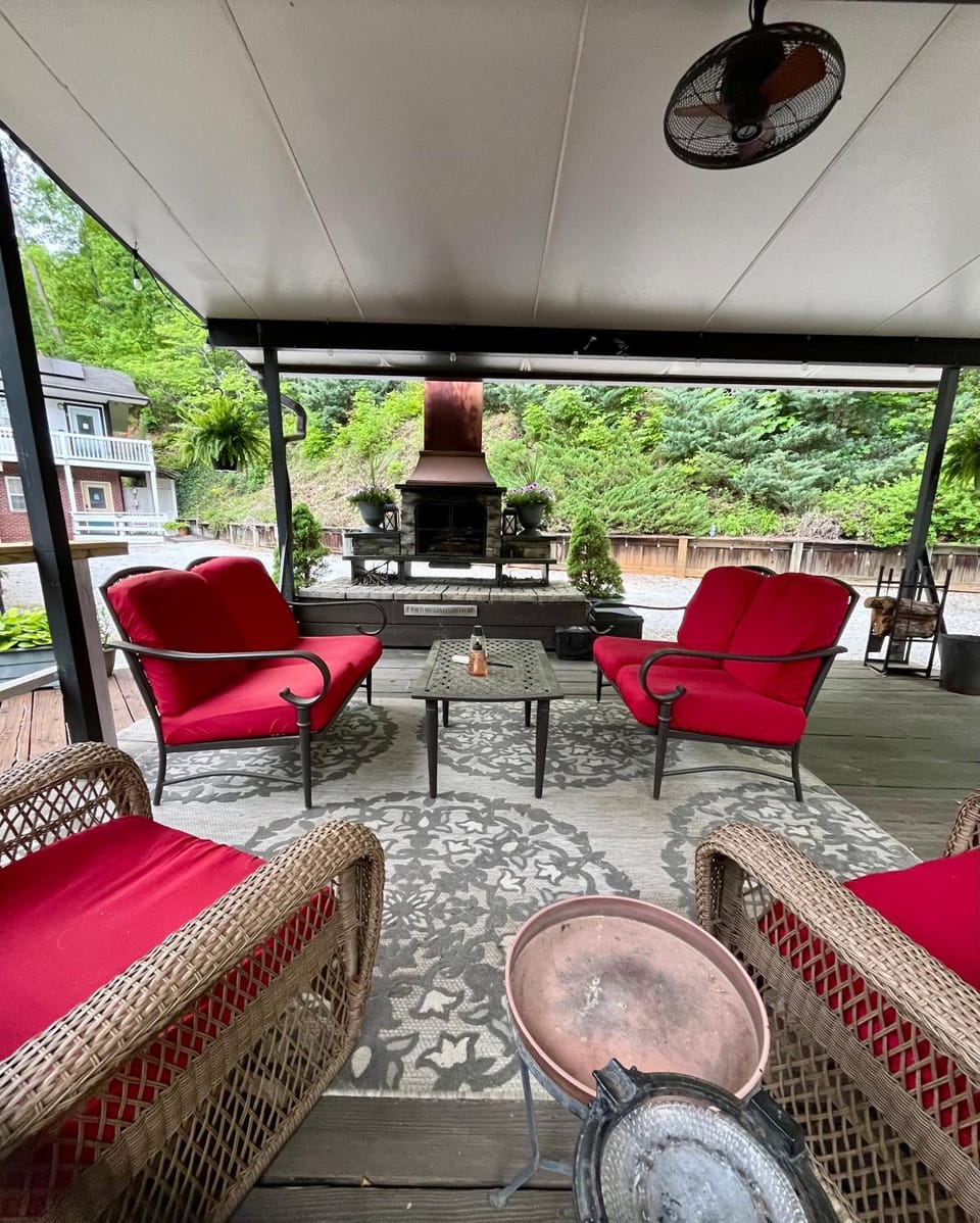 Communal lounge/ TV room, Balcony/Terrace, Balcony/Terrace