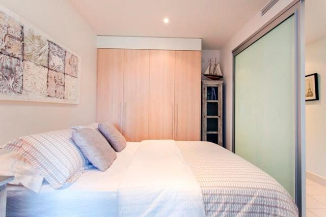 Glenelg Holiday Apartments-Pier Direct Beach Front Free Parking Apartment in Adelaide