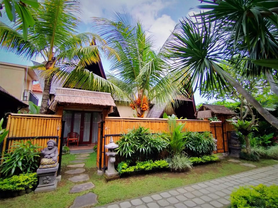 Facade/entrance, Garden