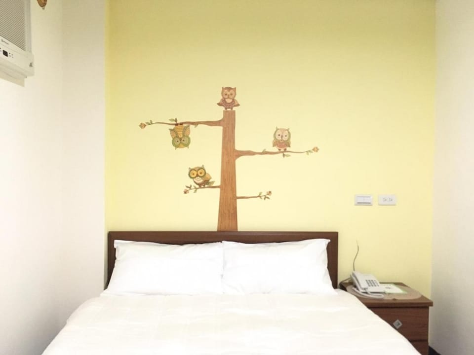 Seating area, Bedroom, bunk bed