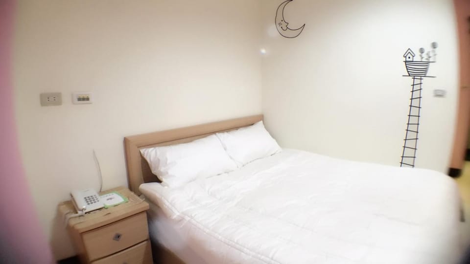 Seating area, Bedroom, bunk bed