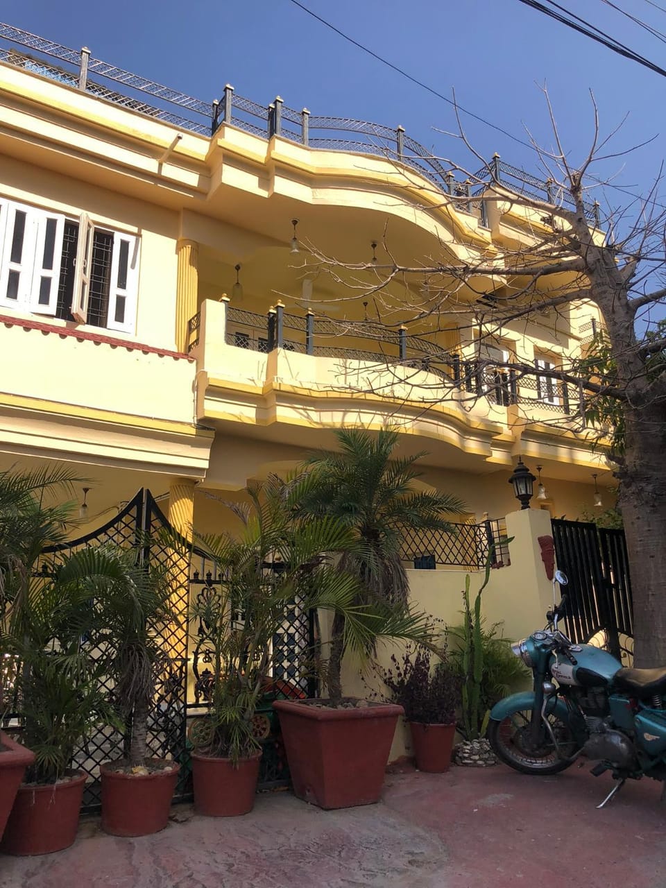 Property building, View (from property/room), Balcony/Terrace, Parking