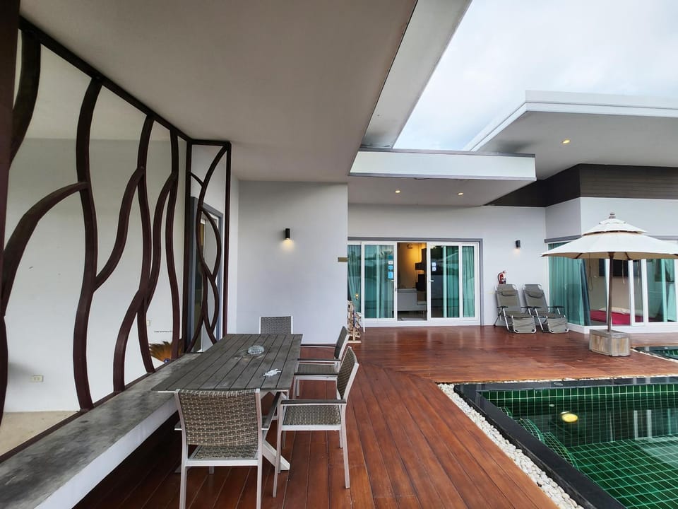 Property building, Swimming pool