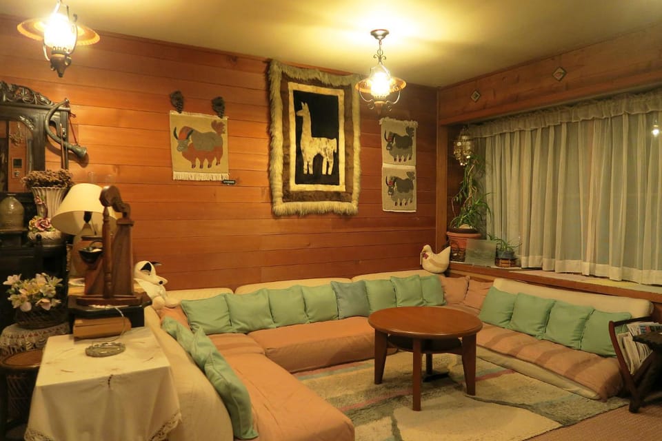 Communal lounge/ TV room