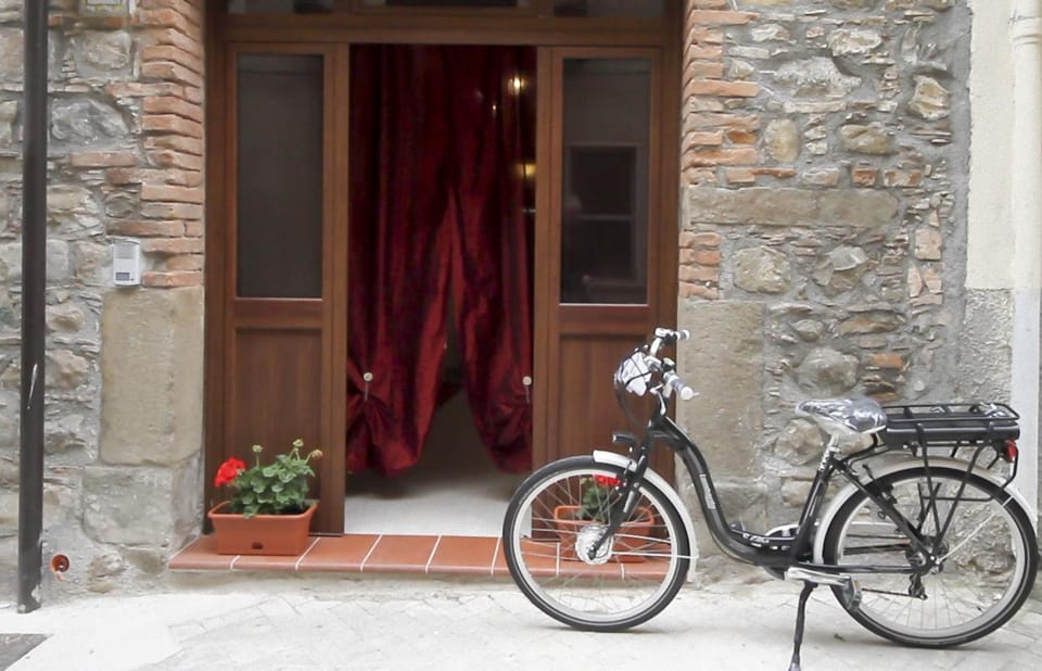 Property building, Facade/entrance, Pets, Family