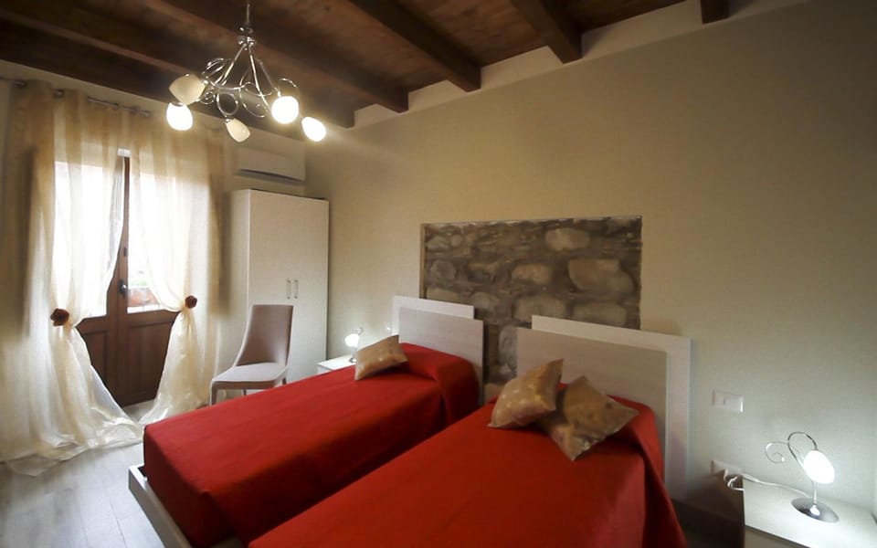 Staff, Staff, People, People, TV and multimedia, Balcony/Terrace, Animals, Animals, Bedroom, Pets, Pets, Guests, Guests, children, children, young children, young children, older children, older children, group of guests, group of guests, Family, Family